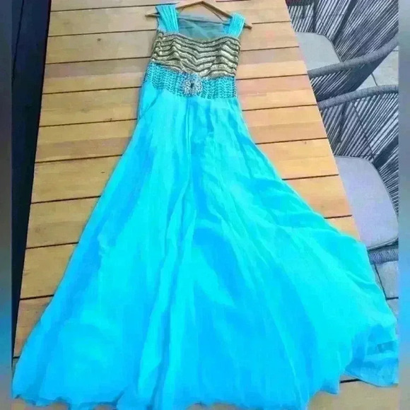 Indian Inspired Aqua Emerald Cinderella Dress with Tulle & Crystals - size Small - Picture 6 of 8